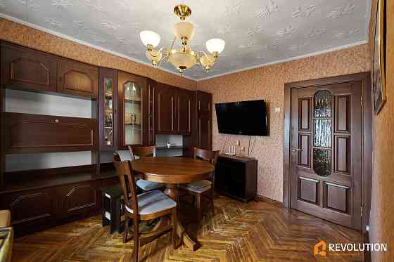 БЕЗ% Теліги Щусева метро Дорогожичі 50м Трикімнатна 53.5м2 4поверх Київ