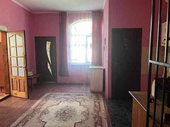 Продається квартира  в будинку який складається з трьох квартир Борислав (Львівська обл.)