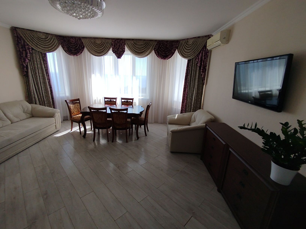 У продажу простора 1-кімнатна квартира з видом на море! Чорноморськ - зображення 1