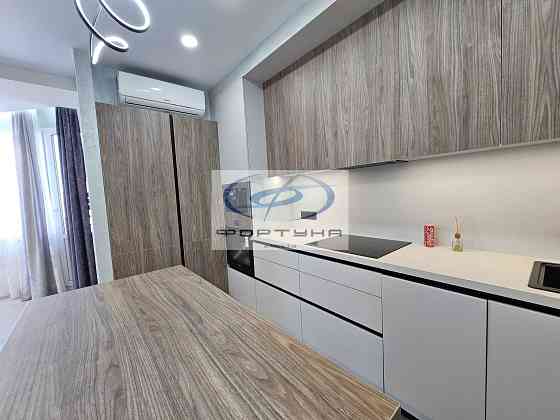 Стильна квартира із новим ремонтом у закритому ЖК. Митниця Черкассы