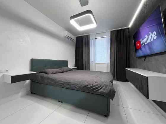 Оренда 1-кім 45 м² стилі High-tech ЖК Варшавський Родини Крістерів 20а Київ