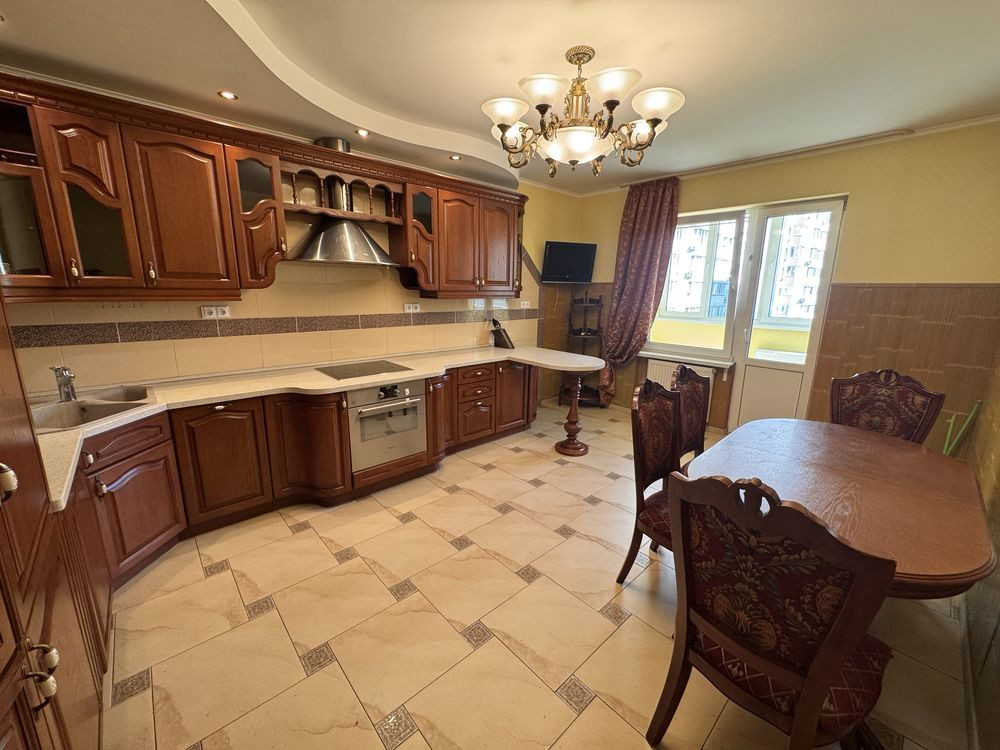 Власниця. 2к. Ахматової 35. 5 поверх. Київ - зображення 1