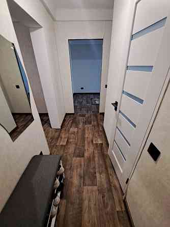 Продам 3 кімнатну квартиру на Б.Хмильницького Кам`янське (Запорізька обл.)