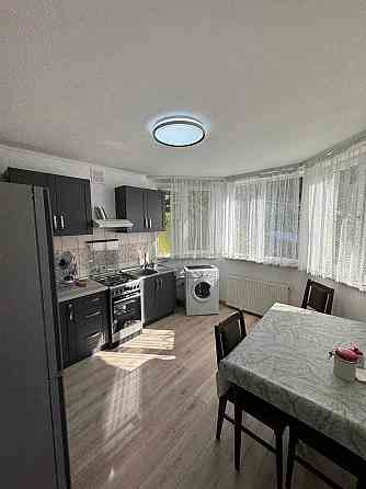 Оренда 2-кімнатної квартири + парко-місце по вул. Топольна Львов