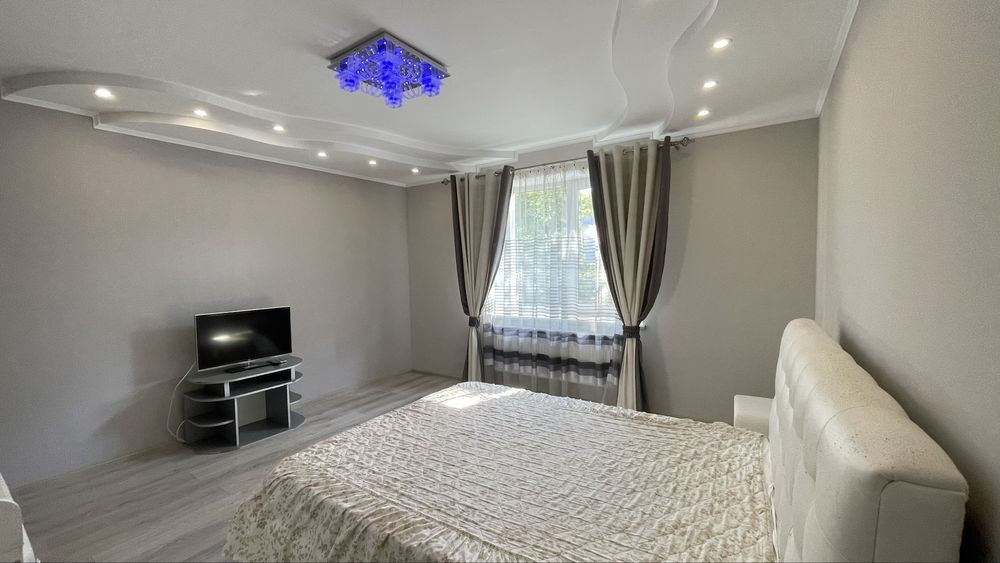 Продається простора 3 кімнатна квартира в центральній частині міста Івано-Франківськ - зображення 1