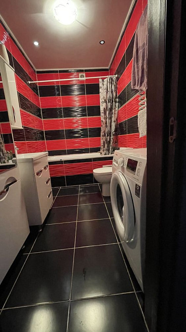 Продається простора 3 кімнатна квартира в центральній частині міста Івано-Франківськ - зображення 4