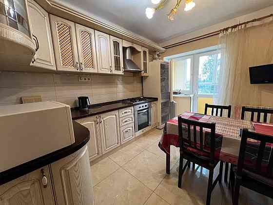 2р 60м2 м. Площа Український Героїв Микільсько-Ботанічна 6\8 Киев