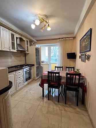 2р 60м2 м. Площа Український Героїв Микільсько-Ботанічна 6\8 Киев