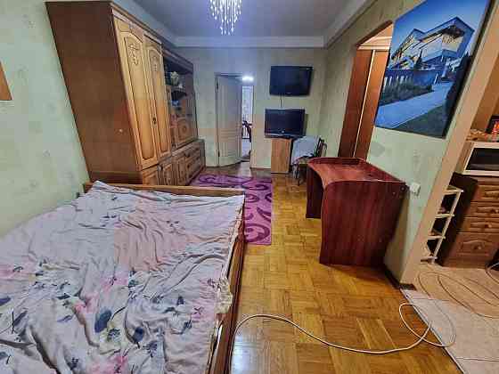 Продам 2 кімнтнатну квартиру вул Щусєва 12 метро Дорогожичі Сирець Київ