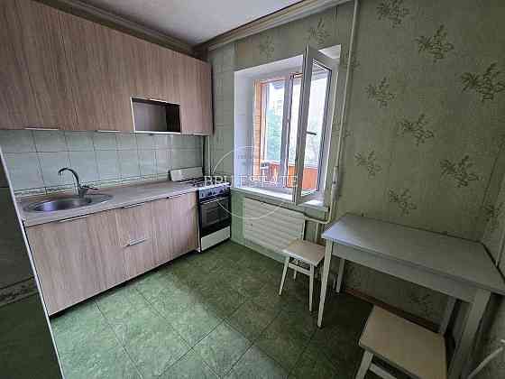 Продаж 1 к квартири Харківський масив низький поверх Київ