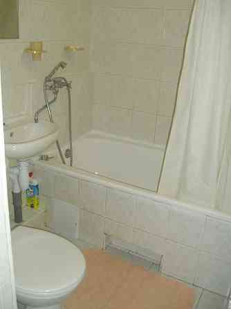 Сдам Борщаговка Івана Дзюби( Семьи Сосниных) 12а 2/5кирп. 27/17/4. Київ