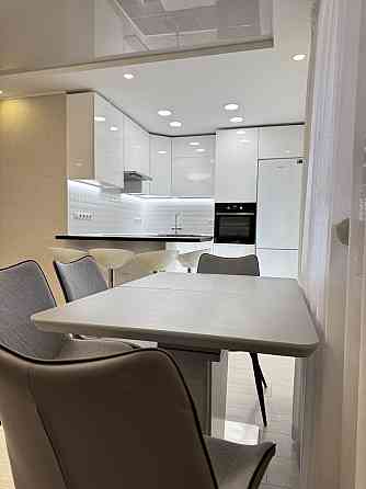 Продається 3-кімнатна квартира-студія з видом на Вишенське озеро Зарванцы