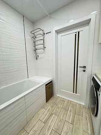 Продається 3-кімнатна квартира-студія з видом на Вишенське озеро Зарванцы