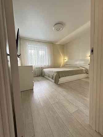 Продається 3-кімнатна квартира-студія з видом на Вишенське озеро Зарванцы