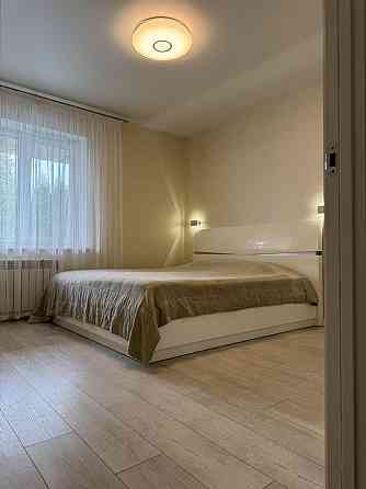 Продається 3-кімнатна квартира-студія з видом на Вишенське озеро Зарванцы