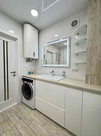 Продається 3-кімнатна квартира-студія з видом на Вишенське озеро Зарванцы