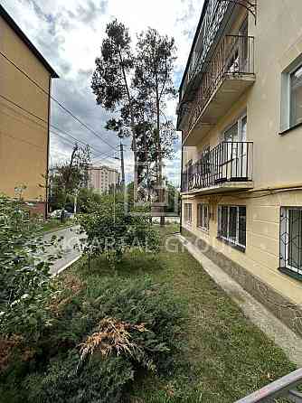Продаж 2-кім. квартири з ремонтом 879 $ за м². поряд навчальний заклад Ирпень