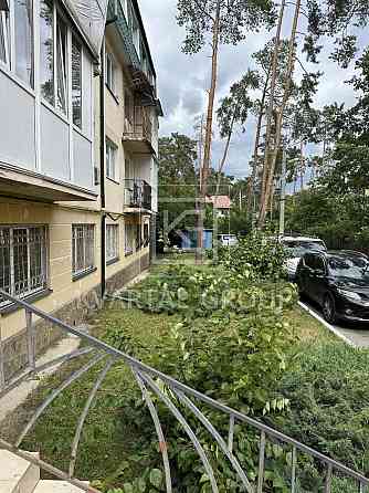 Продаж 2-кім. квартири з ремонтом 879 $ за м². поряд навчальний заклад Ирпень