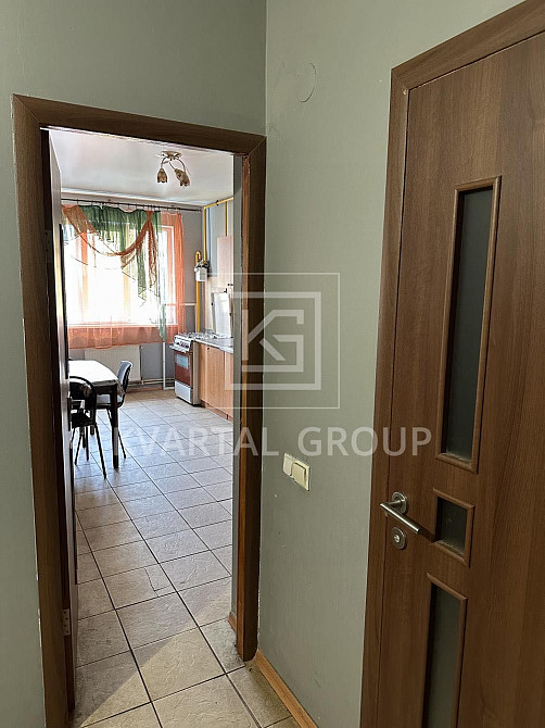 Продаж 2-кім. квартири з ремонтом 879 $ за м². поряд навчальний заклад Ирпень - изображение 3