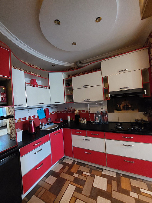 Продам велику ідеальну 2 кімн.кв.з ремонтом, технікой і меблями Буча - изображение 1