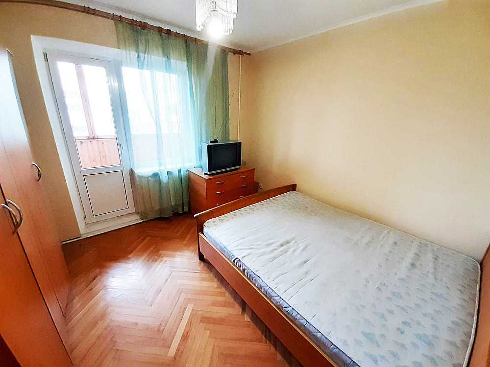 Аренда тёплой 2к квартиры 65м2 возле метро Харьковская, Ревуцкого 42 Київ - зображення 1