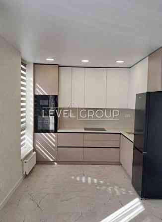 Оренда квартири в ЖК Файна Таун з двома кімнатами і вітальнею-кухнею Київ