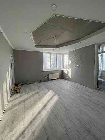 Продам вул.Соборності 20 простору 1кім.кв. з незакінченим ремонтом! Бровари