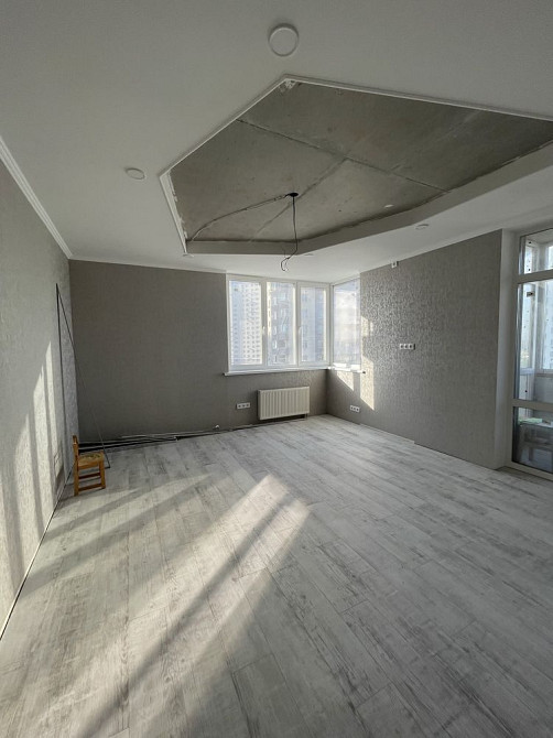 Продам вул.Соборності 20 простору 1кім.кв. з незакінченим ремонтом! Бровари - зображення 2