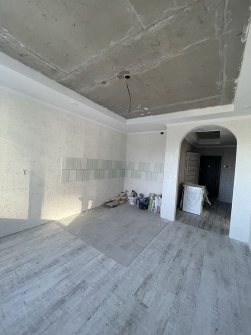 Продам вул.Соборності 20 простору 1кім.кв. з незакінченим ремонтом! Бровари - зображення 4