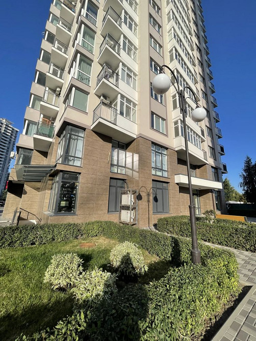 Продам вул.Соборності 20 простору 1кім.кв. з незакінченим ремонтом! Бровари - зображення 1