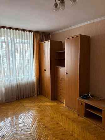 Затишна квартира: тепло, новий ліфт, готова до заселення Київ