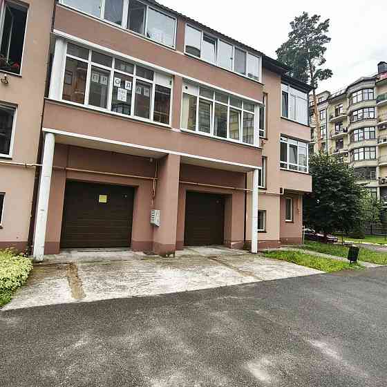 з гаражем під квартирою (двостороння)на закритій території в Річ Таун Буча