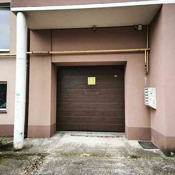 з гаражем під квартирою (двостороння)на закритій території в Річ Таун Буча