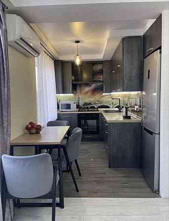 Продам 2-х комнатную квартиру в самом ЦЕНТРЕ города. Ж Кам`янське (Запорізька обл.)