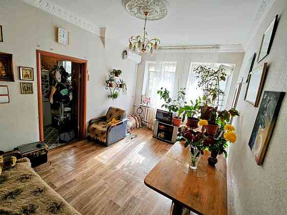 Продам охайну двокімнатну квартиру з автономкою плюс гараж Дніпро