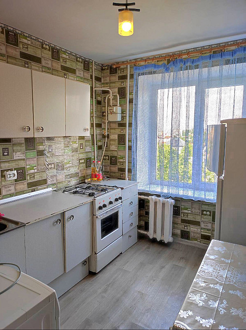 Продам 1 комнатную " Чешку" на 4/9 в Ингульском районе / 30 школа Николаев - изображение 1