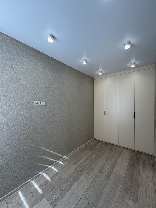 1к квартира з новим сучасним ремонтом! Є балкон, 7хв до Києва Ирпень - изображение 8