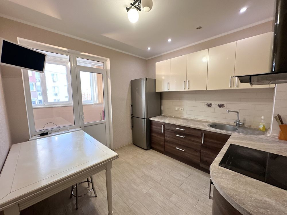 2 ком. квартира -56 метров с ремонтом и мебелью . Таирова Одесса - изображение 1