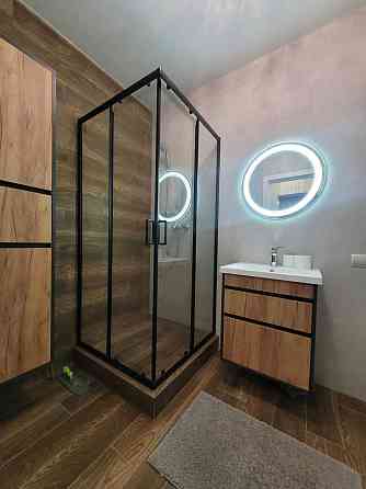 ЖК Варшавський вул. Всеволода Змієнка 21, поряд з ТЦ Ретровіль Київ