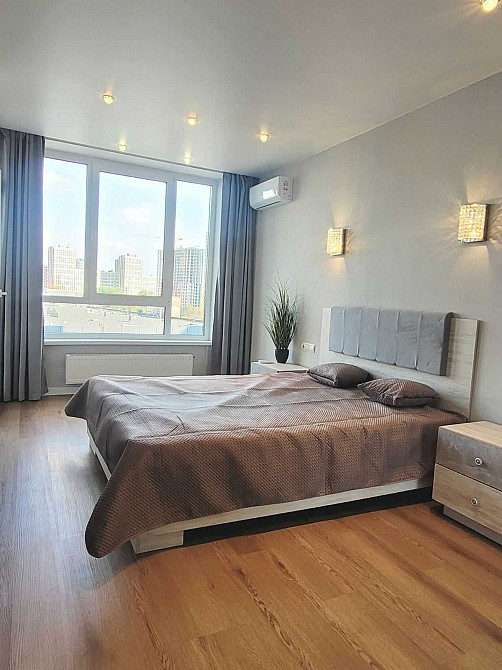 ЖК Варшавський вул. Всеволода Змієнка 21, поряд з ТЦ Ретровіль Київ - зображення 1