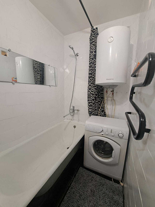 Простора двокімнатна в цегляному будинку по вулиці Єреваньська, 13/1 Київ - зображення 4