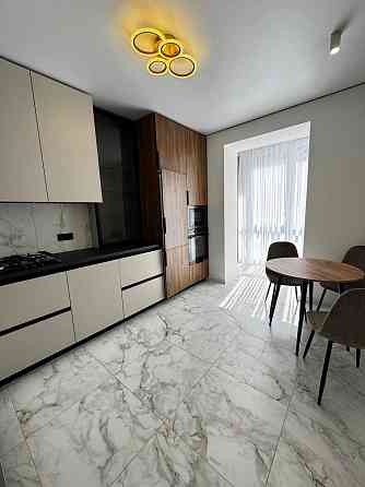 Продаж укомплектоаної квартири в локації парку та озера (Т) Ивано-Франковск