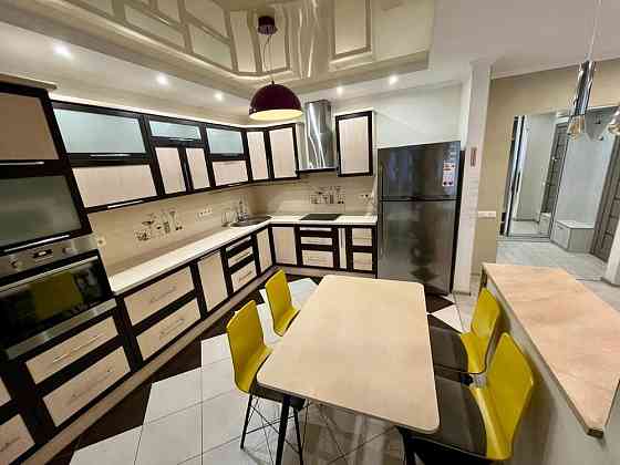 3 кімнатна Чавдар 18 двоповерхова квартира Киев