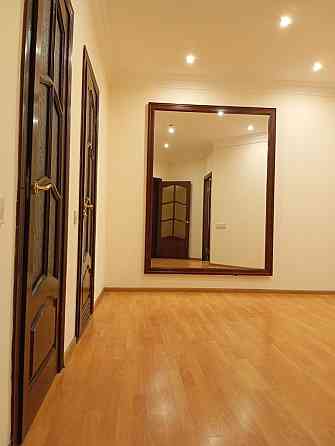 Аренда четырехкомнатнрй Ветрова 7 б, рядом Бот. сад Киев