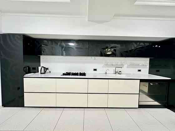 Аренда трехкомнатной квартиры . Парк Шевченко. Центр города. Одесса