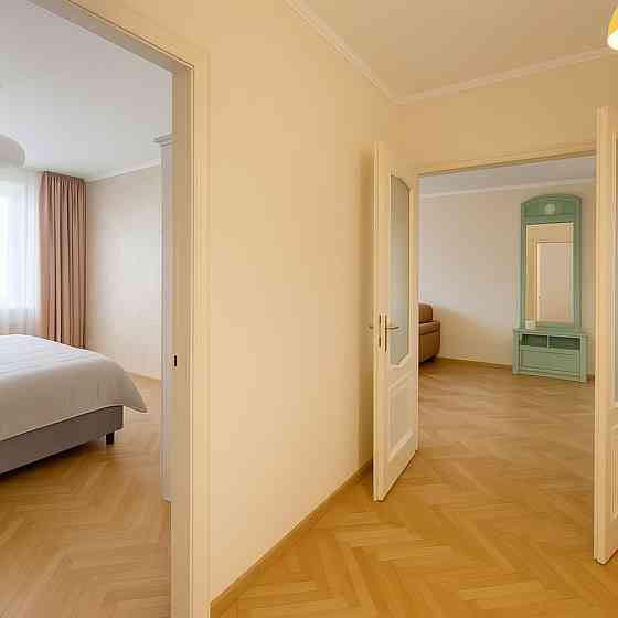 Продам 3-х ком кв. Победа-5. Бульвар Славы , средний этаж Дніпро