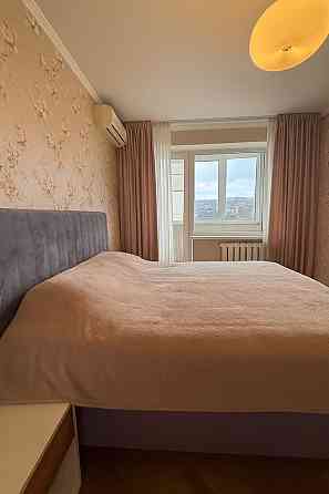 Продам 3-х ком кв. Победа-5. Бульвар Славы , средний этаж Дніпро