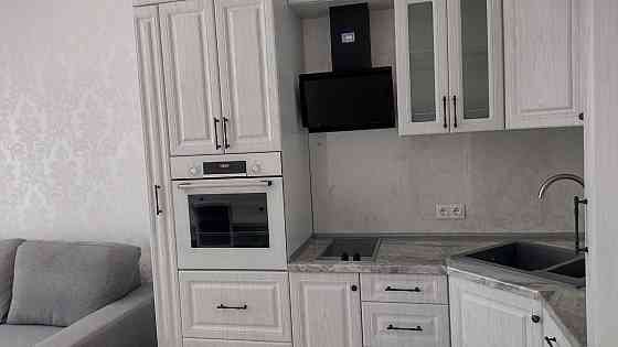 Красива кв-ра, перша здача , 2 санвузла, 10хв. до  Осокорки, генератор Киев