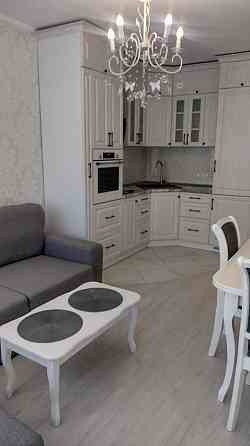 Красива кв-ра, перша здача , 2 санвузла, 10хв. до  Осокорки, генератор Киев