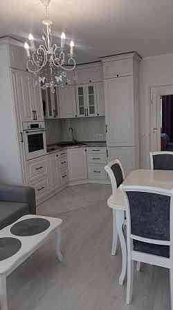 Красива кв-ра, перша здача , 2 санвузла, 10хв. до  Осокорки, генератор Киев